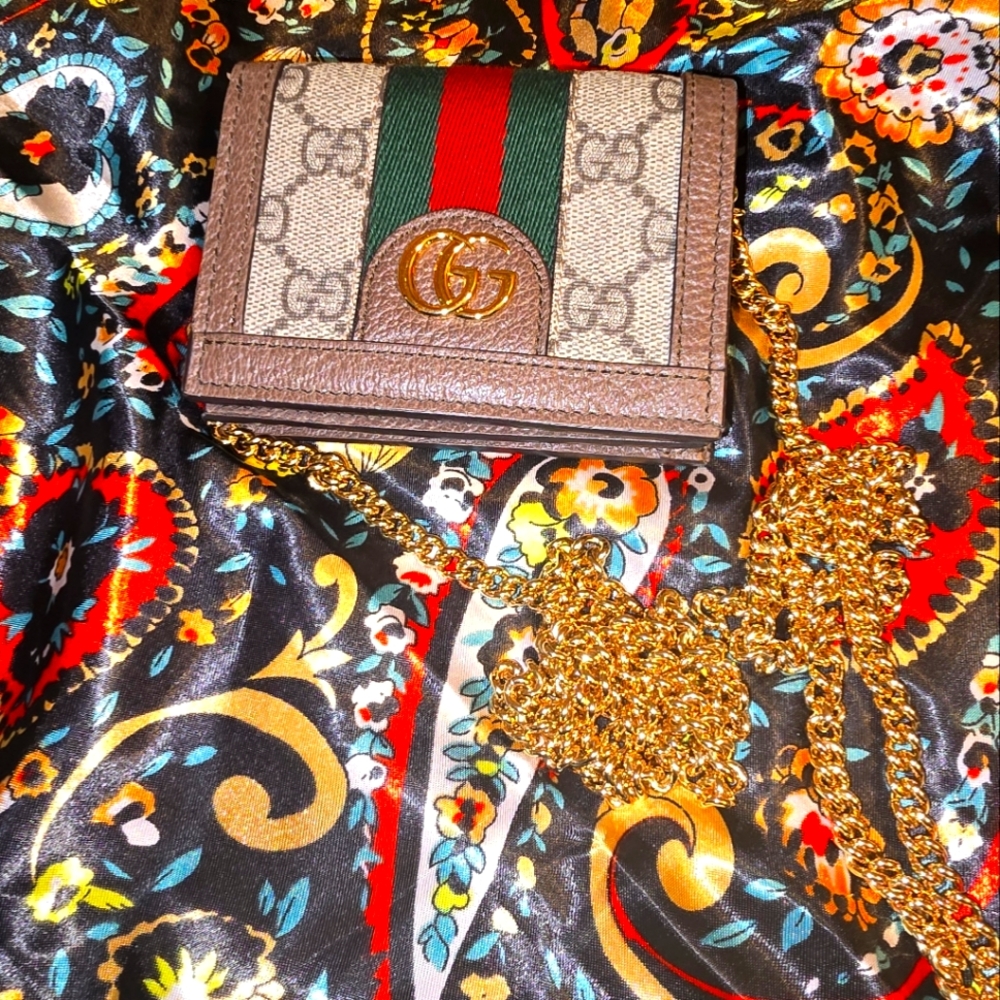 Gucci Beige and Green Wallet with Gold Chain
